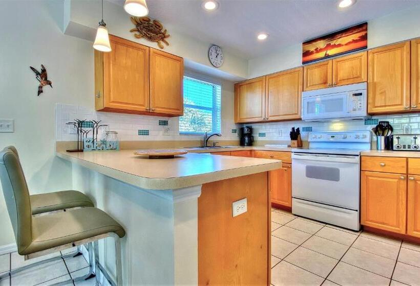 Отель Beachside Villas 204b