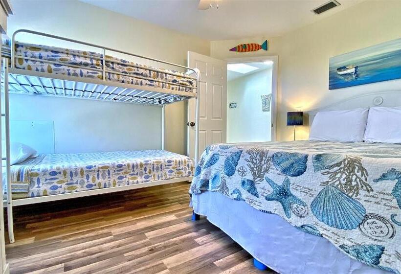 Отель Beachside Villas 204b