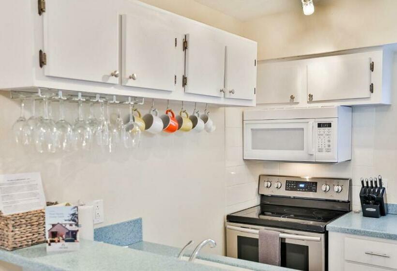 فندق Dockside Destiny