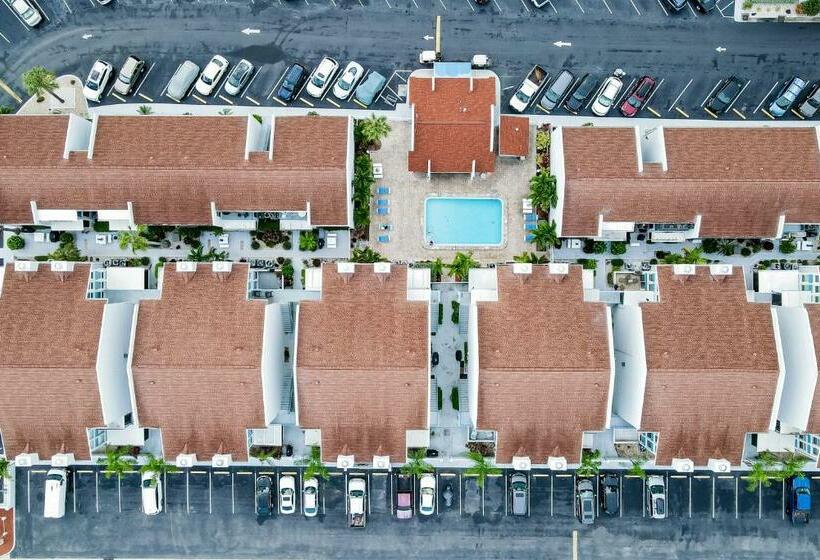 فندق Dockside Destiny