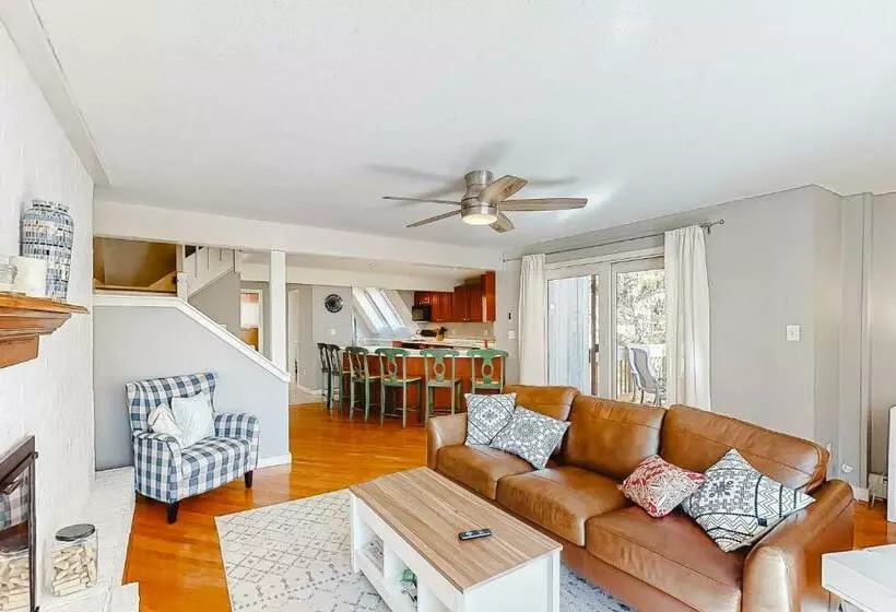 ホテル Kingswood Mountainside Retreat