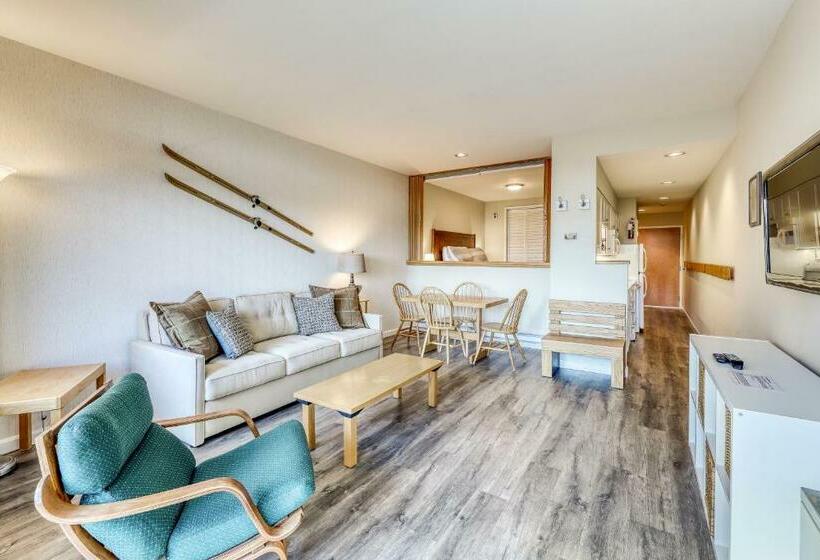 فندق Village Gate Unit 209