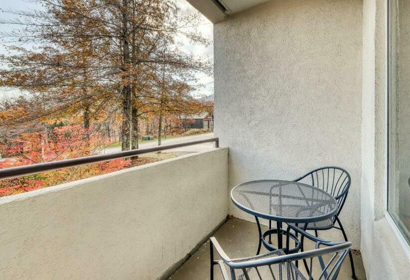 فندق Village Gate Unit 209