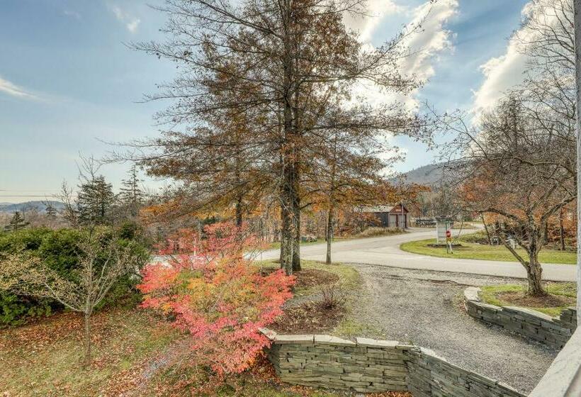 فندق Village Gate Unit 209