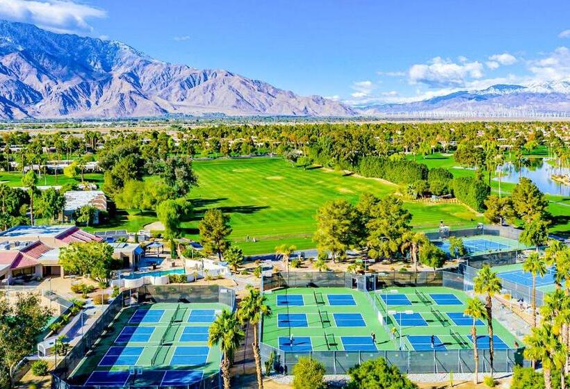 ホテル Desert Oasis On Private Golf Course Permit# Blic 000,133 2021