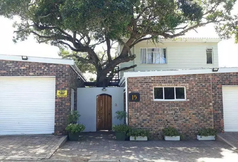 Majatalo Bushmansriver Tree House