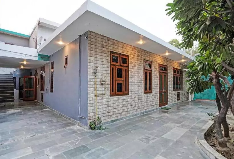 ペンション Jain Residency