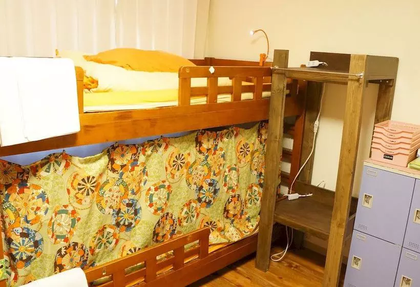 Общежитие Jhoppers Osaka Guesthouse