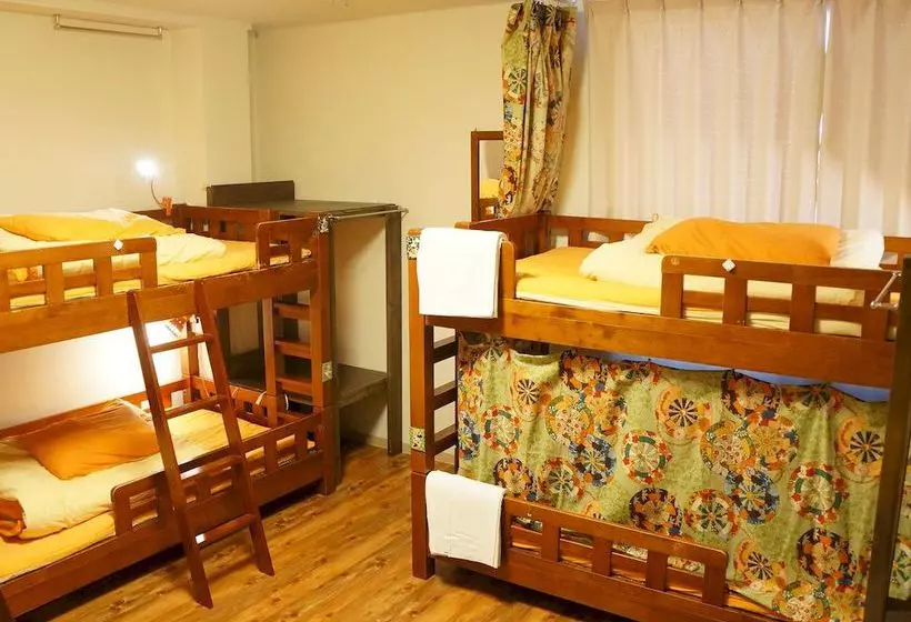 Общежитие Jhoppers Osaka Guesthouse