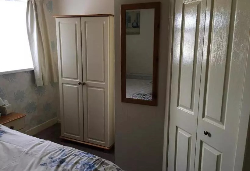 Aamiaismajoitus (B&B) Camelot House