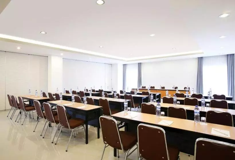 Amaris Hotel Karawang