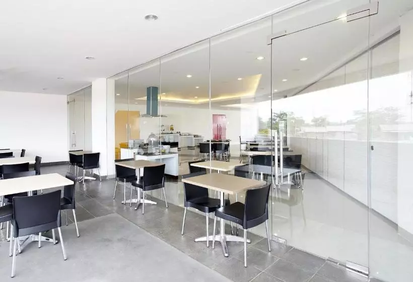 Amaris Hotel Karawang