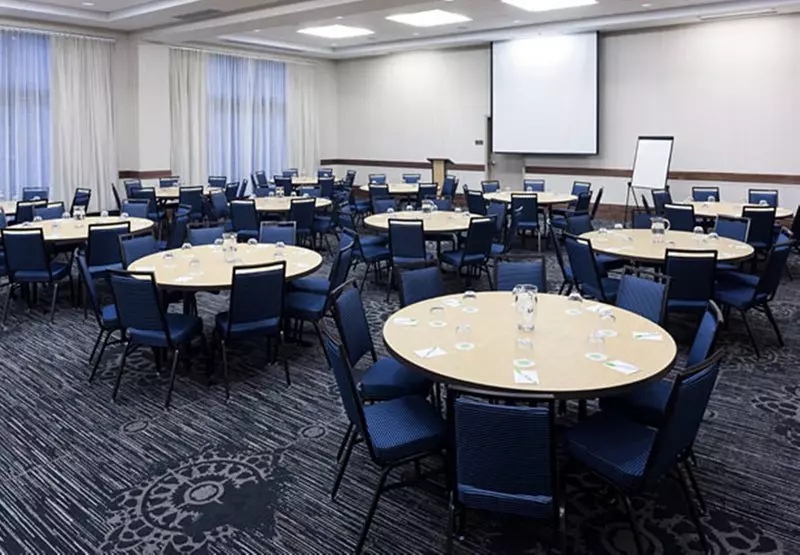 Отель Courtyard By Marriott Richmond Downtown