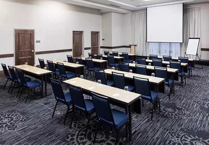 Отель Courtyard By Marriott Richmond Downtown