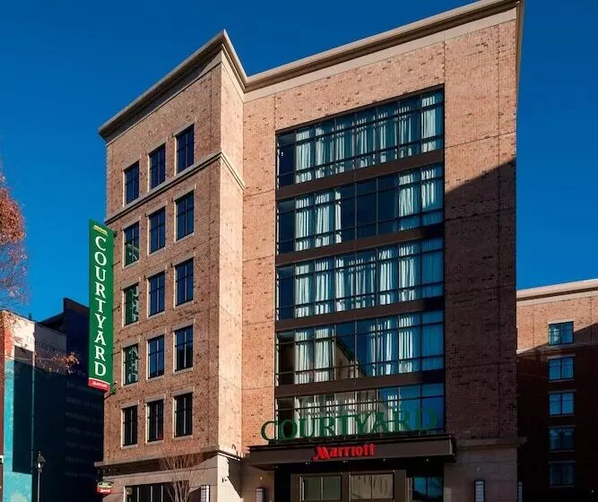 Отель Courtyard By Marriott Richmond Downtown
