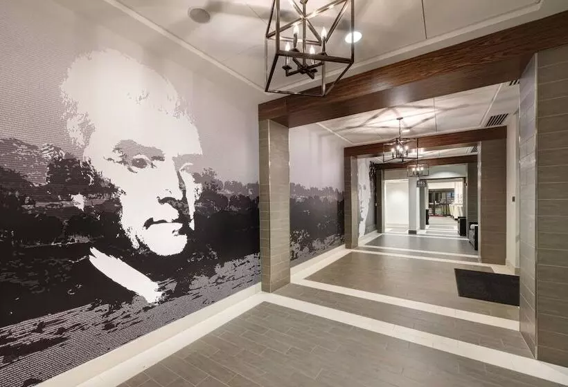 Отель Courtyard By Marriott Richmond Downtown