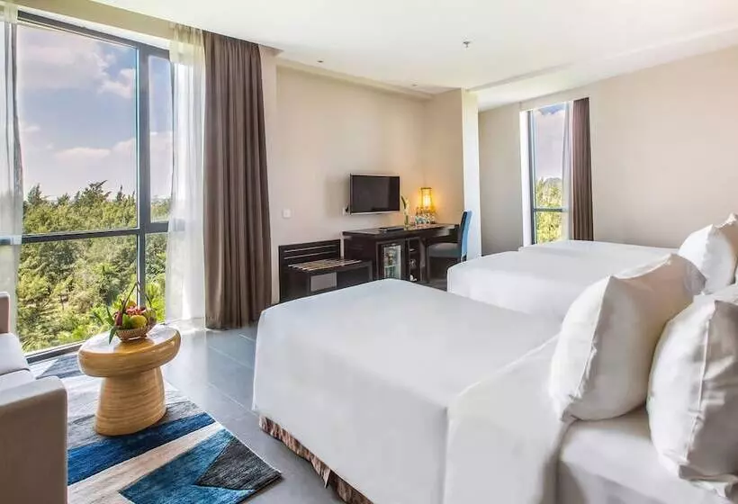 Melia Danang Beach Resort