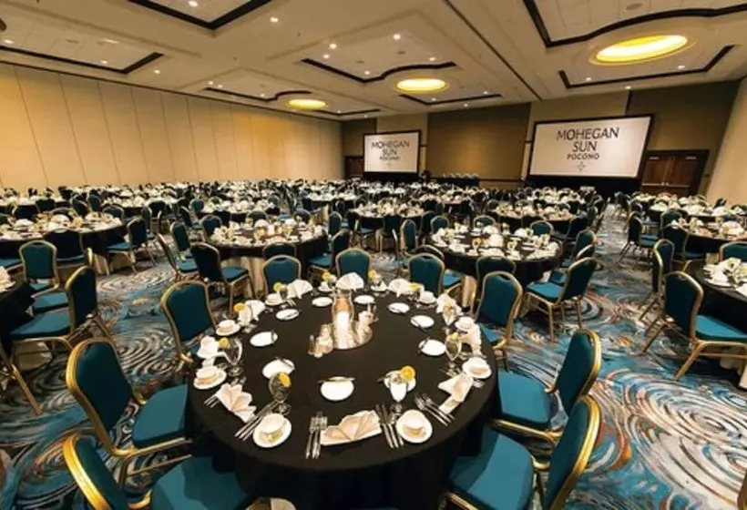 Отель Mohegan Pennsylvania Adults Only