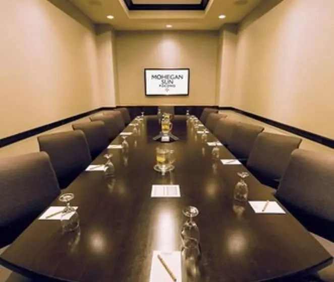 Отель Mohegan Pennsylvania Adults Only