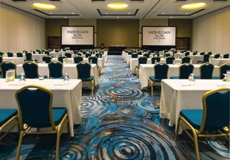 Отель Mohegan Pennsylvania Adults Only