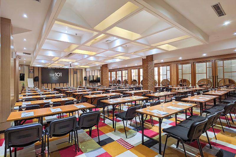 בית מלון כפרי The 1o1 Bandung Dago