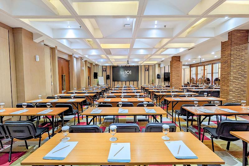 בית מלון כפרי The 1o1 Bandung Dago