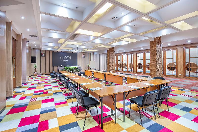 בית מלון כפרי The 1o1 Bandung Dago