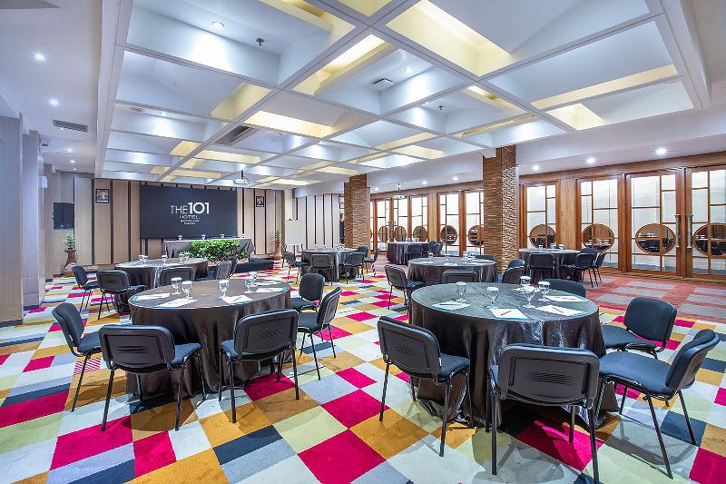 בית מלון כפרי The 1o1 Bandung Dago