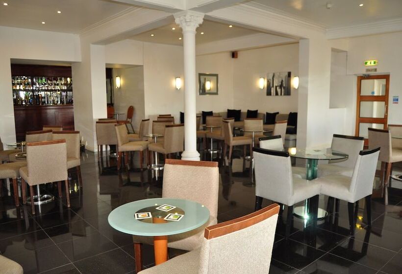 ホテル The Strand