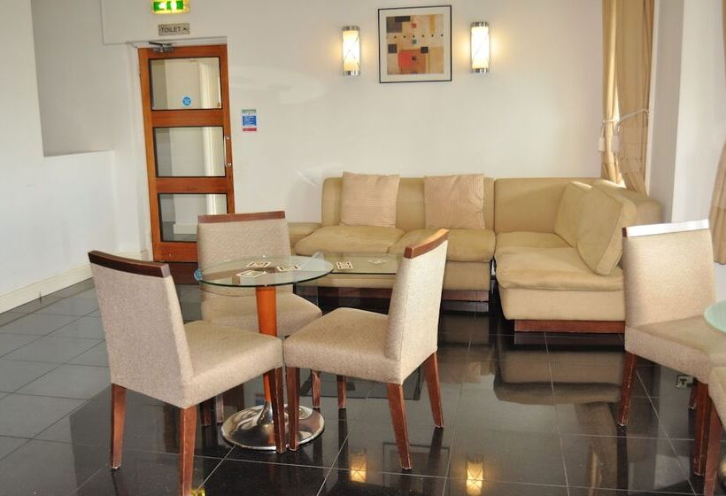 ホテル The Strand