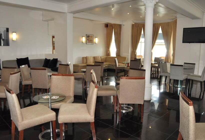 ホテル The Strand