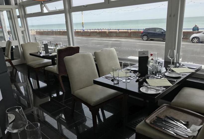 ホテル The Strand