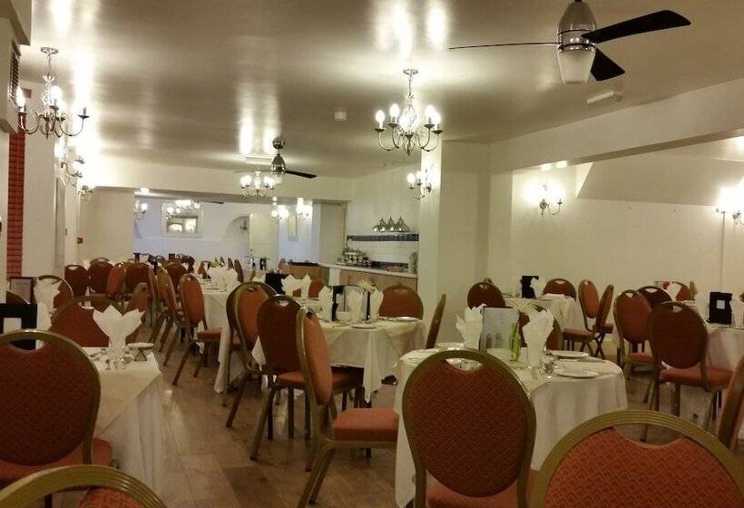 ホテル The Strand