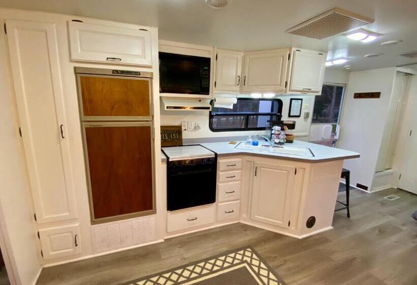 Отель Bright Side Inn