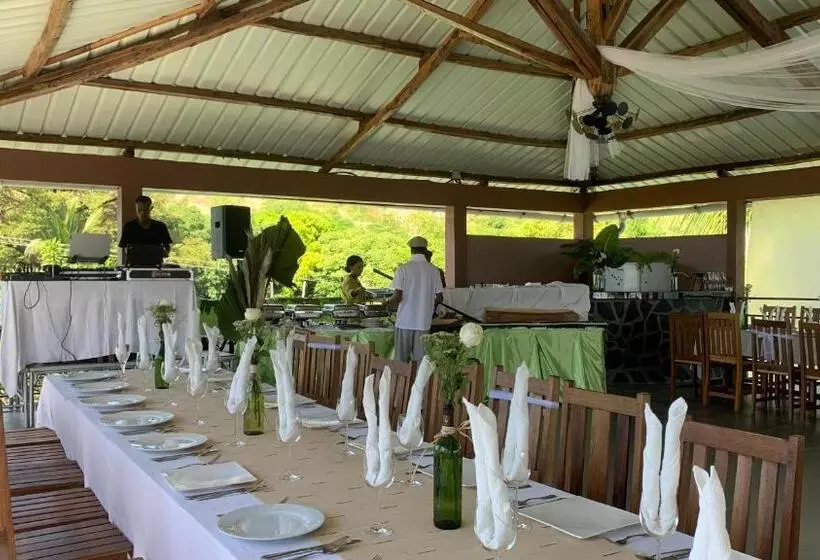 تختخواب و صبحانه Nosy Bay View