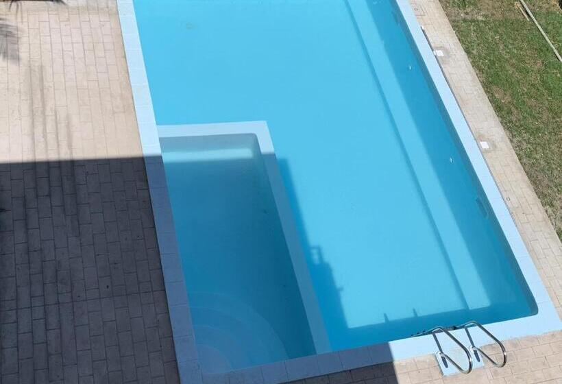 تختخواب و صبحانه Nosy Bay View