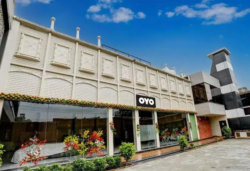 ホテル Oyo Flagship 70239  Seema