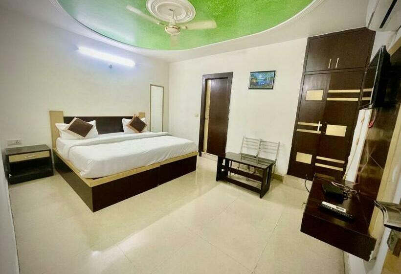 בית מלון כפרי Blue Rose International, Family