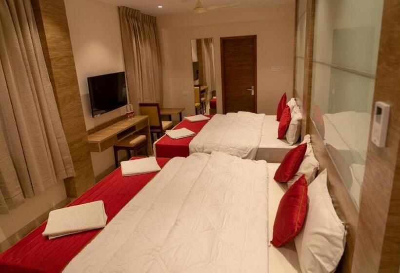 The Paradise Hotel   Luxury Stay