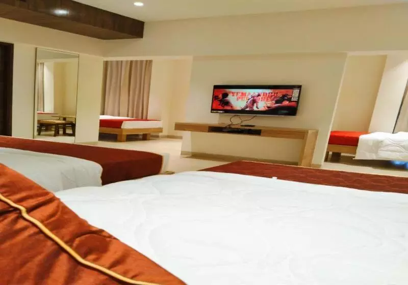 The Paradise Hotel   Luxury Stay