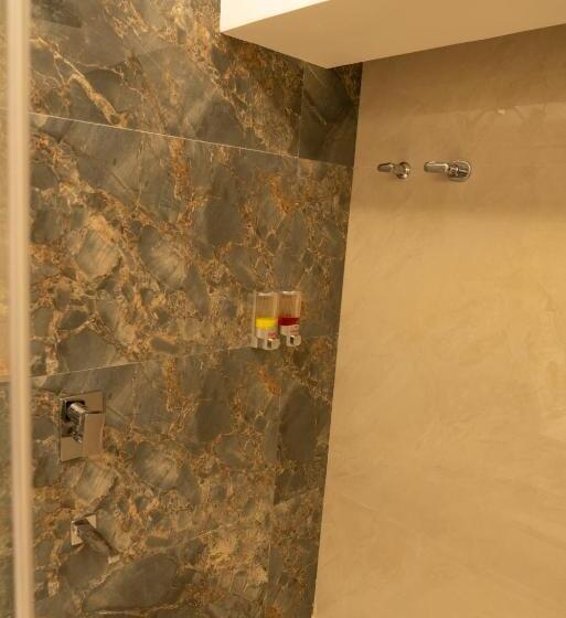 The Paradise Hotel   Luxury Stay