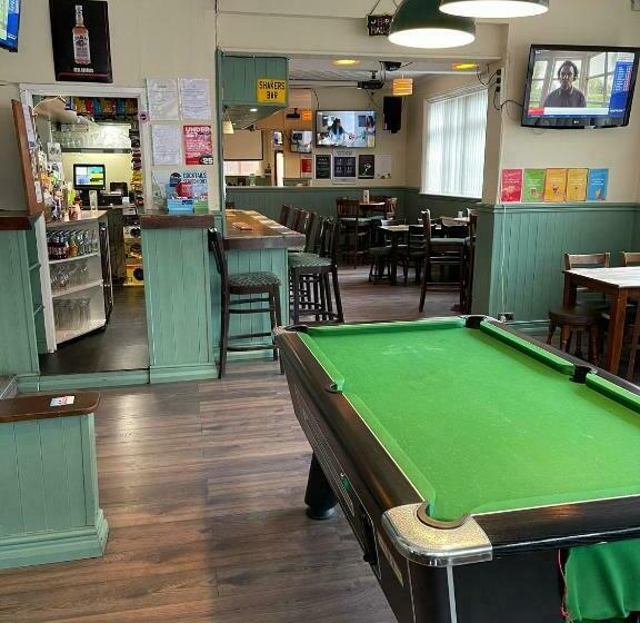 Общежитие Shakers Inn