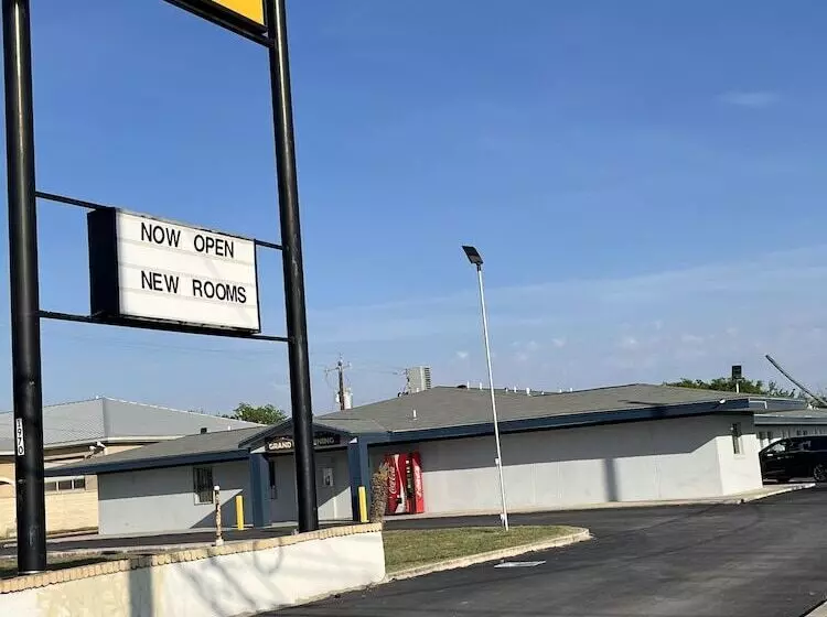 Broadway Inn Motel