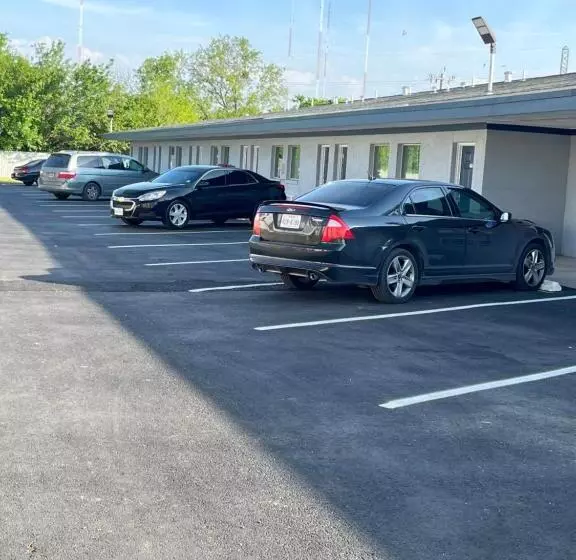Broadway Inn Motel