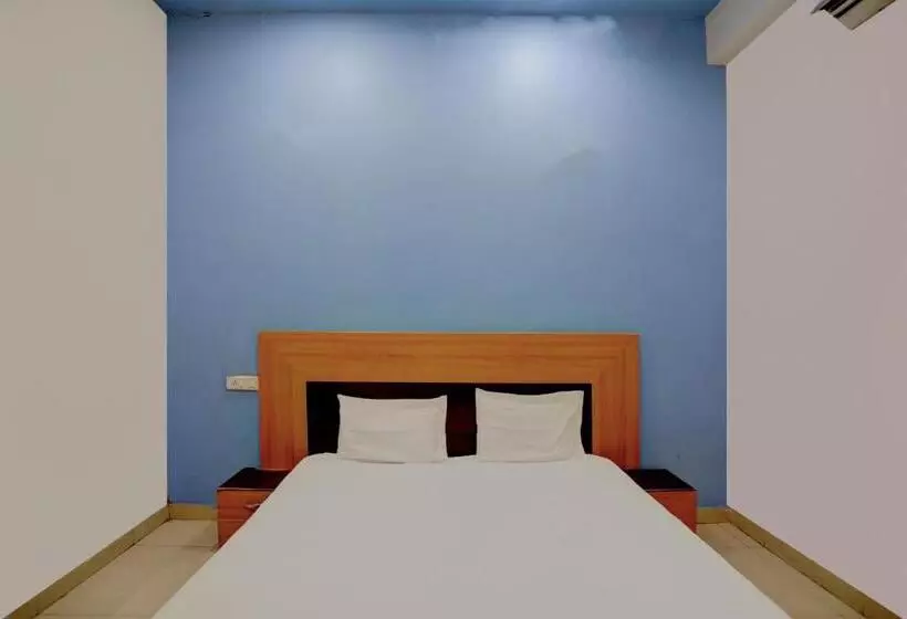 Super Hotel O The Royals Inn