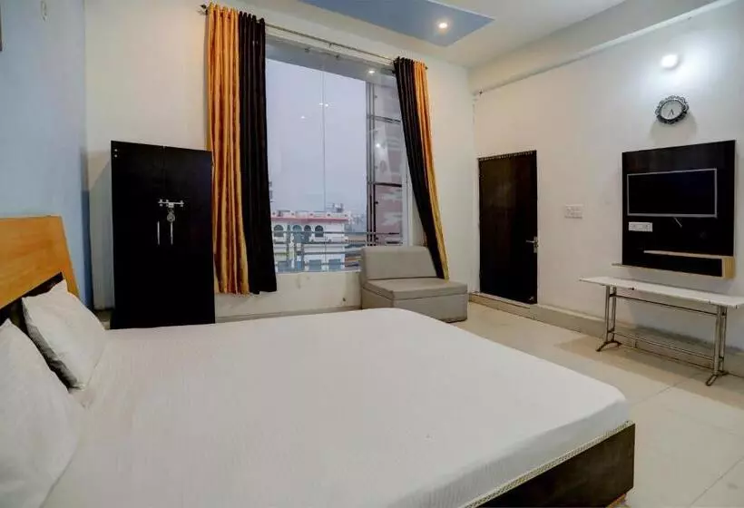 Super Hotel O The Royals Inn