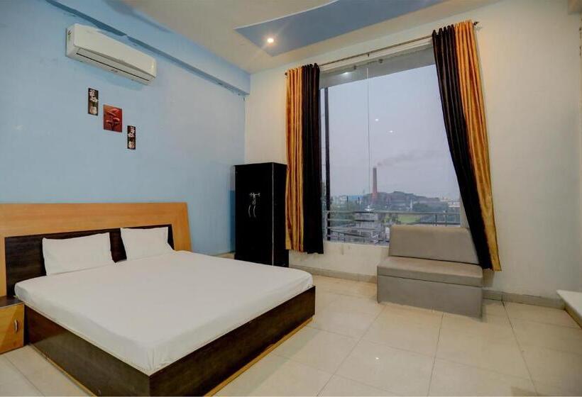 Super Hotel O The Royals Inn