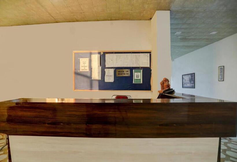 Super Hotel O The Royals Inn