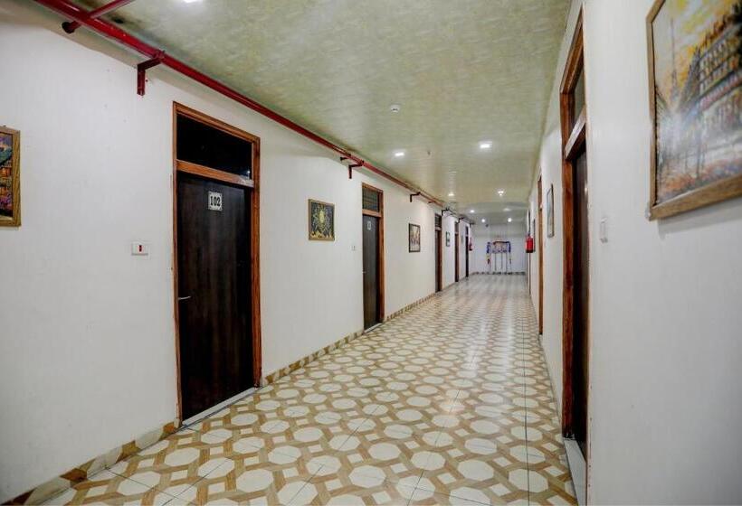 Super Hotel O The Royals Inn