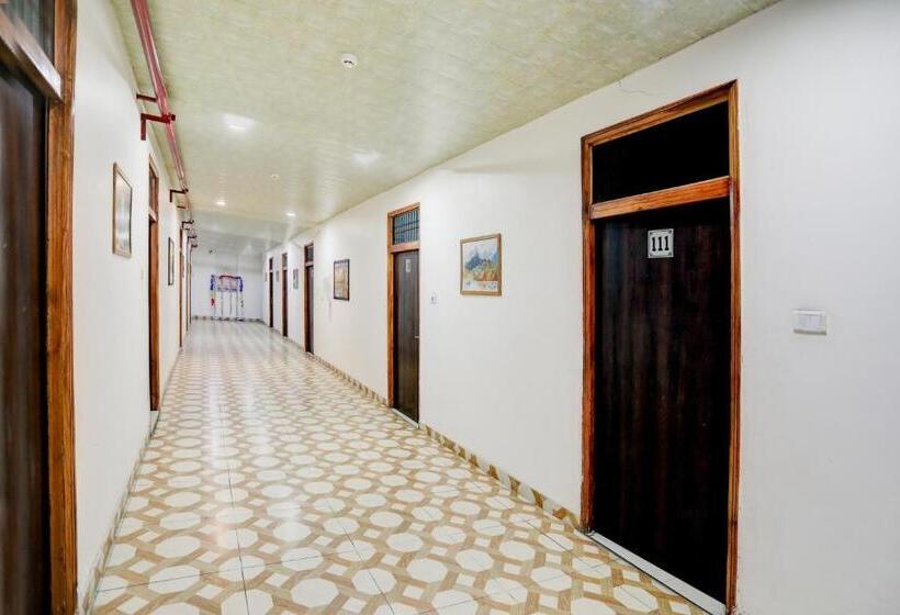 Super Hotel O The Royals Inn